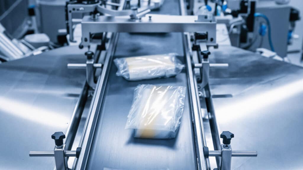 Pourquoi choisir une ensacheuse automatique pour votre ligne de production ?